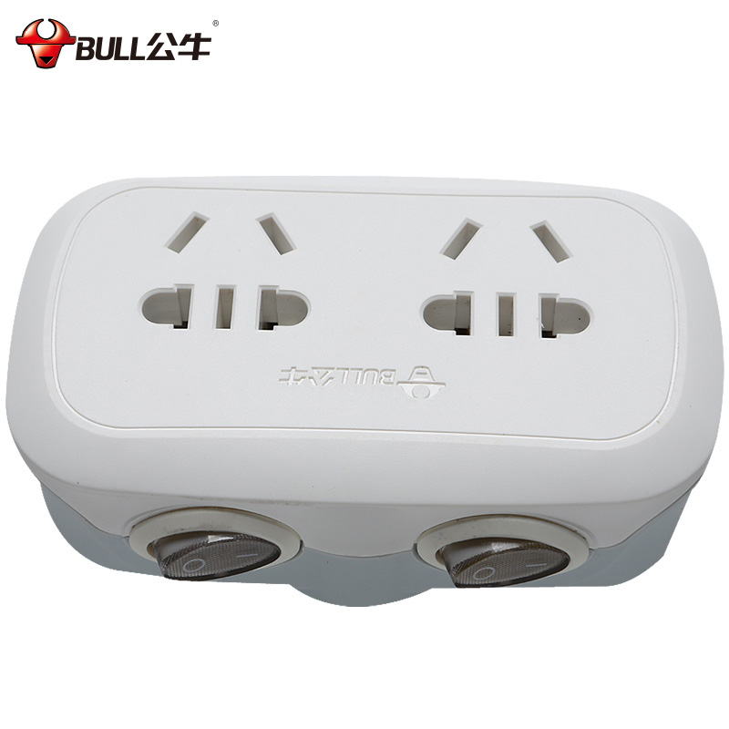 公牛一转多转换器插座 GN-9323_http://www.jrxzj.com/img/sp/images/20170614162320207677386.jpg